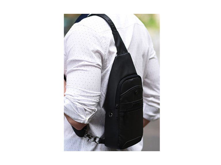 Naramna torba Artic z več tehničnimi dodatki